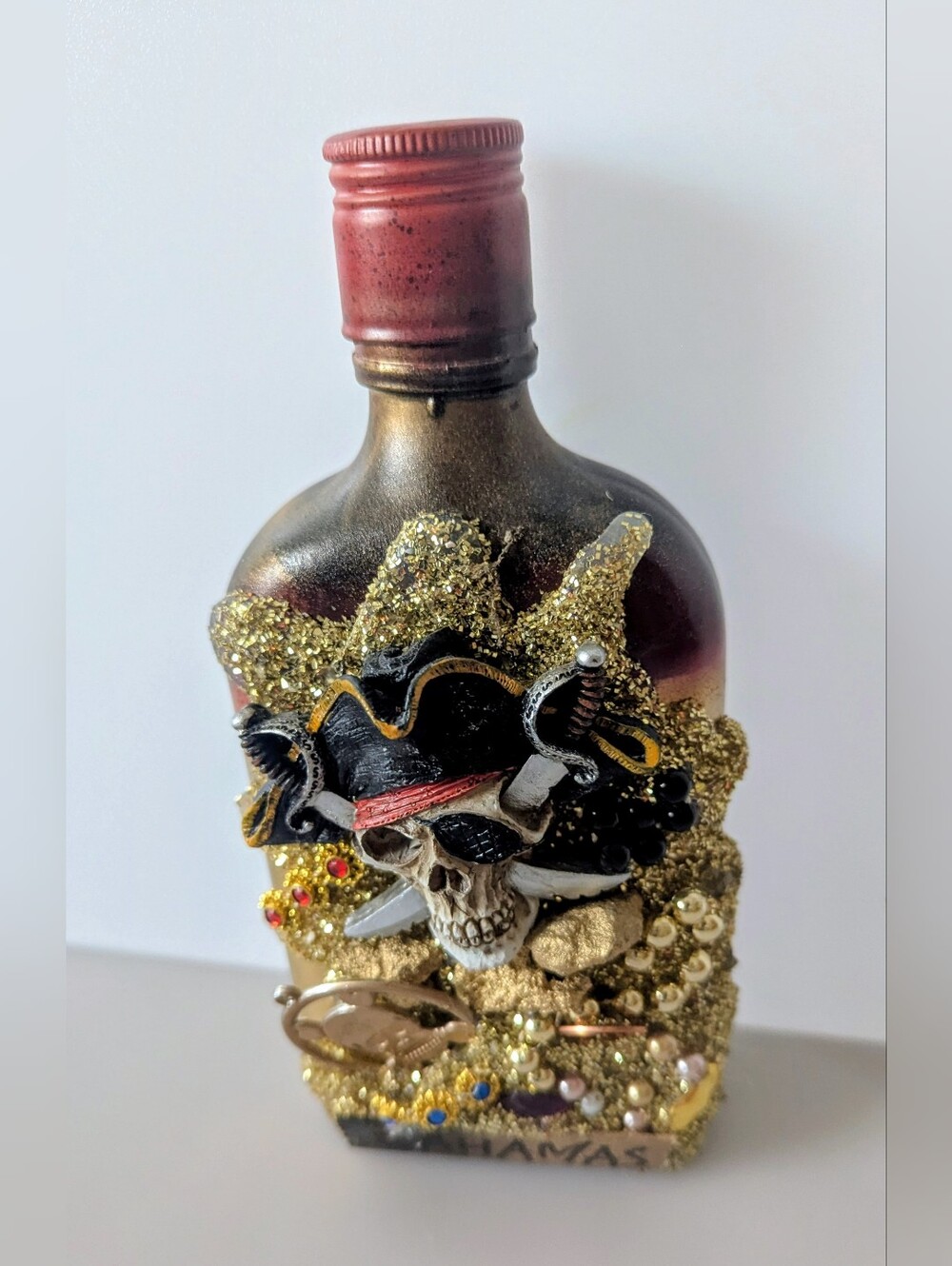 Vintage Bahamas Liquor Bottle. Beaded Gold Glitter Pirate Skull Decor 375 mL 8"T